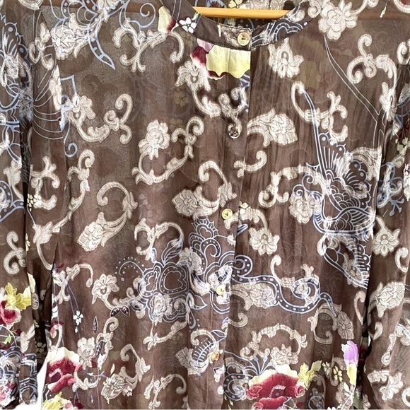 Ladies sheer coverup, size Large, no label at all, pockets, asymmetrical hem - Picture 6 of 6